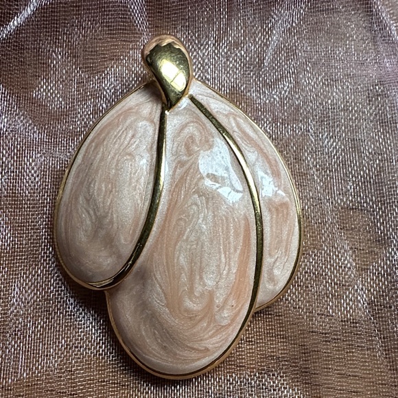 Napier Jewelry - Napier Gold-Tone Abstract Peach color swirl Petal Pendant. Vintage
